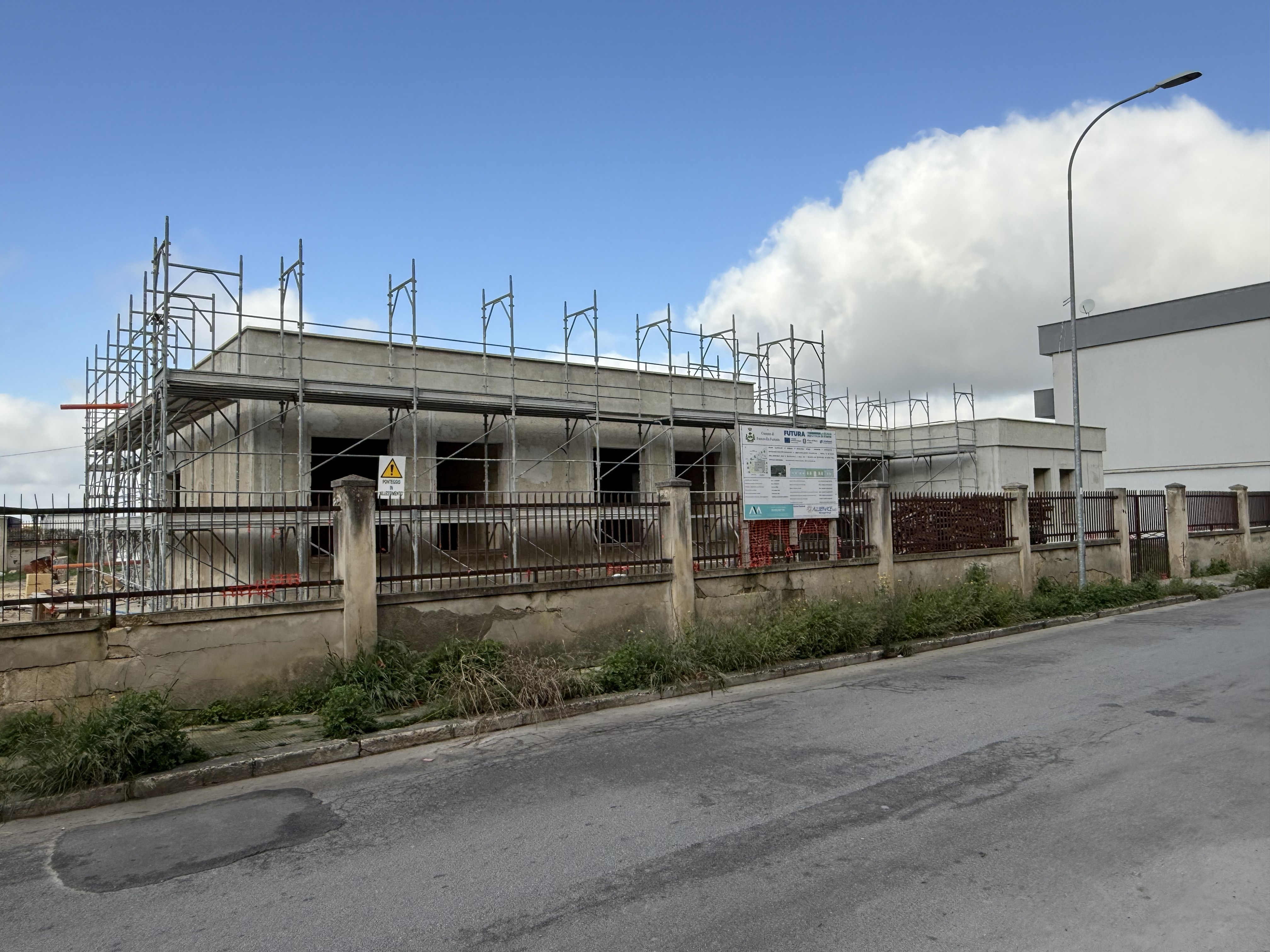 Cantiere dell'edificio pubblico di Via V. Bilotta a Francavilla Fontana